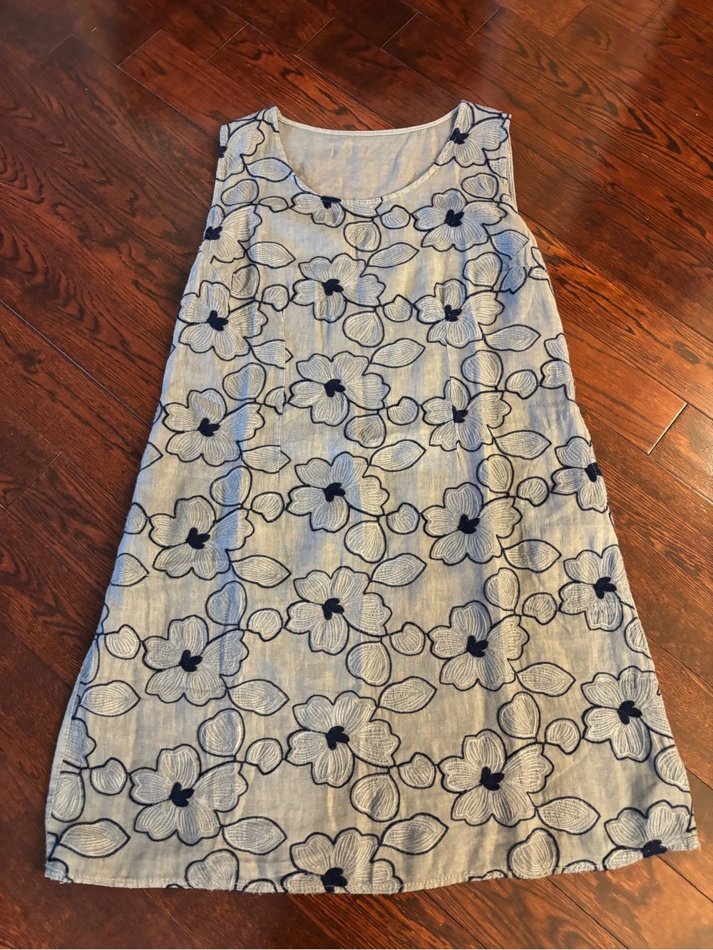 LINEN ((100%) Embroidered Women’s Dress in EUC, Made in Italy 🇮🇹 
Sz Women’s M/L